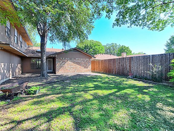 4th image of 614 Brookfield Dr