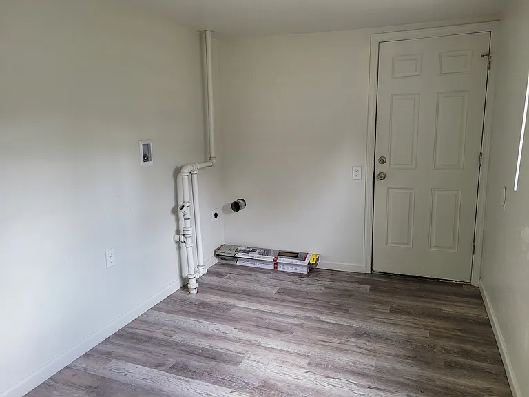 2180 Roosevelt Blvd — Photo 12