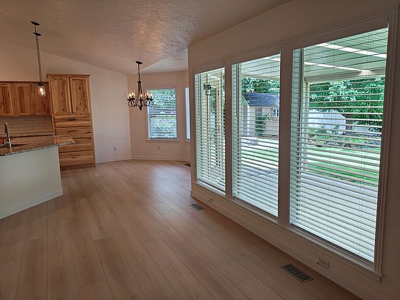4th image of 2920 N High Desert Way