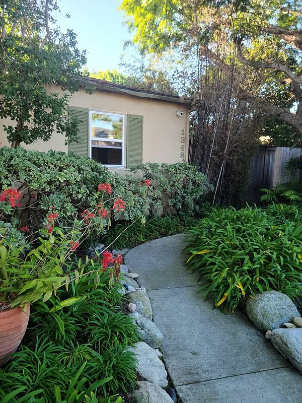 2 bed, 1.0 bath, 790 sqft, $3,575 — Photo 2