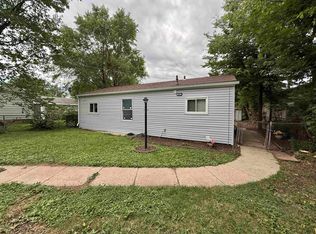 515 Pershing Ave, Machesney Park, IL 61115