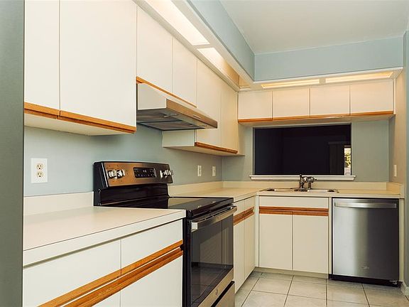 4th image of 2384 Sun Valley Cir