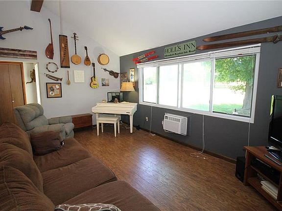 5th image of 732 Village Blvd S