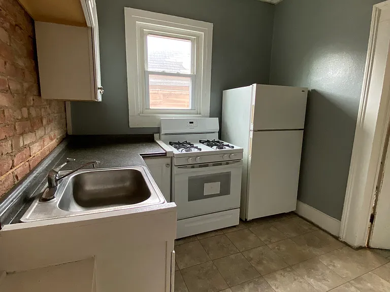2427 Broadway #2R — Photo 3