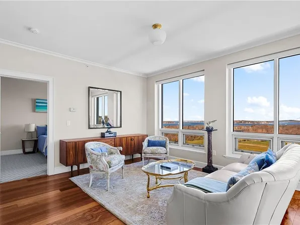 1 Tower Dr APT 1106, Portsmouth, RI 02871