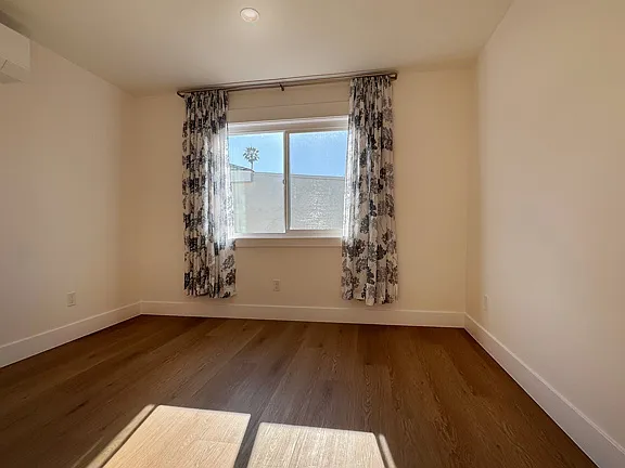 Plenty of room for a king bed
Quiet A/C