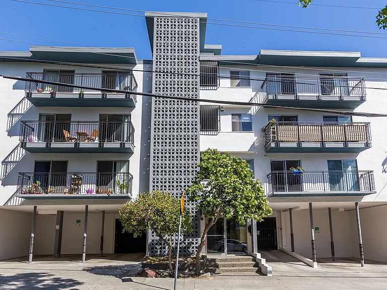 630 Mariposa — Photo 1