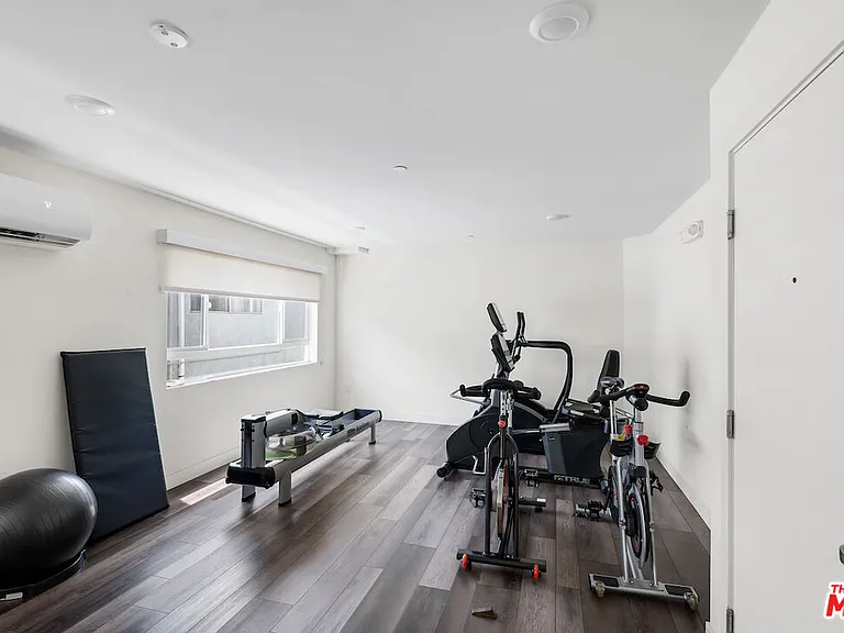 3667 Mentone Ave #8 — Photo 24