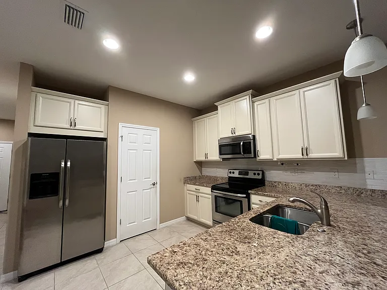 10863 Alvara Point Dr — Photo 6