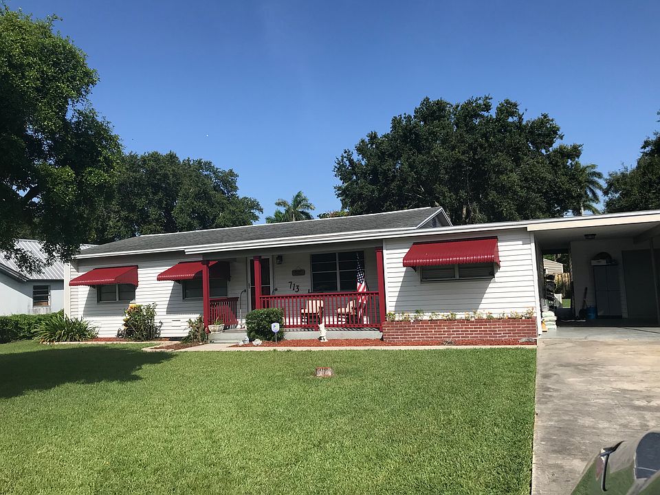 1st image of 713 Poinsettia St