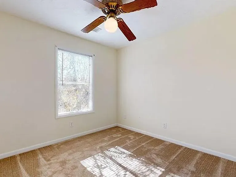 978 Stewarts Creek Dr #9 — Photo 7