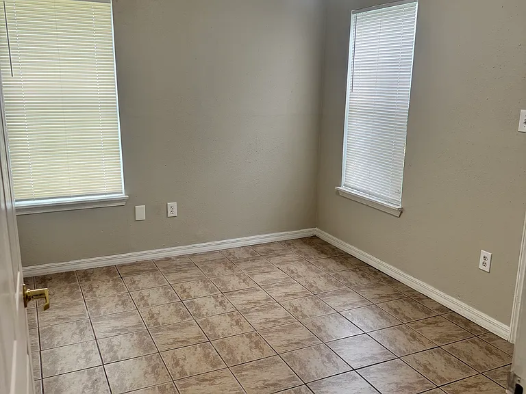 8436 S Carolina Ave — Photo 6