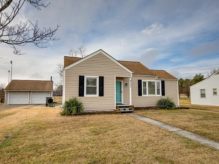 304 Sunset Cir — Photo 2