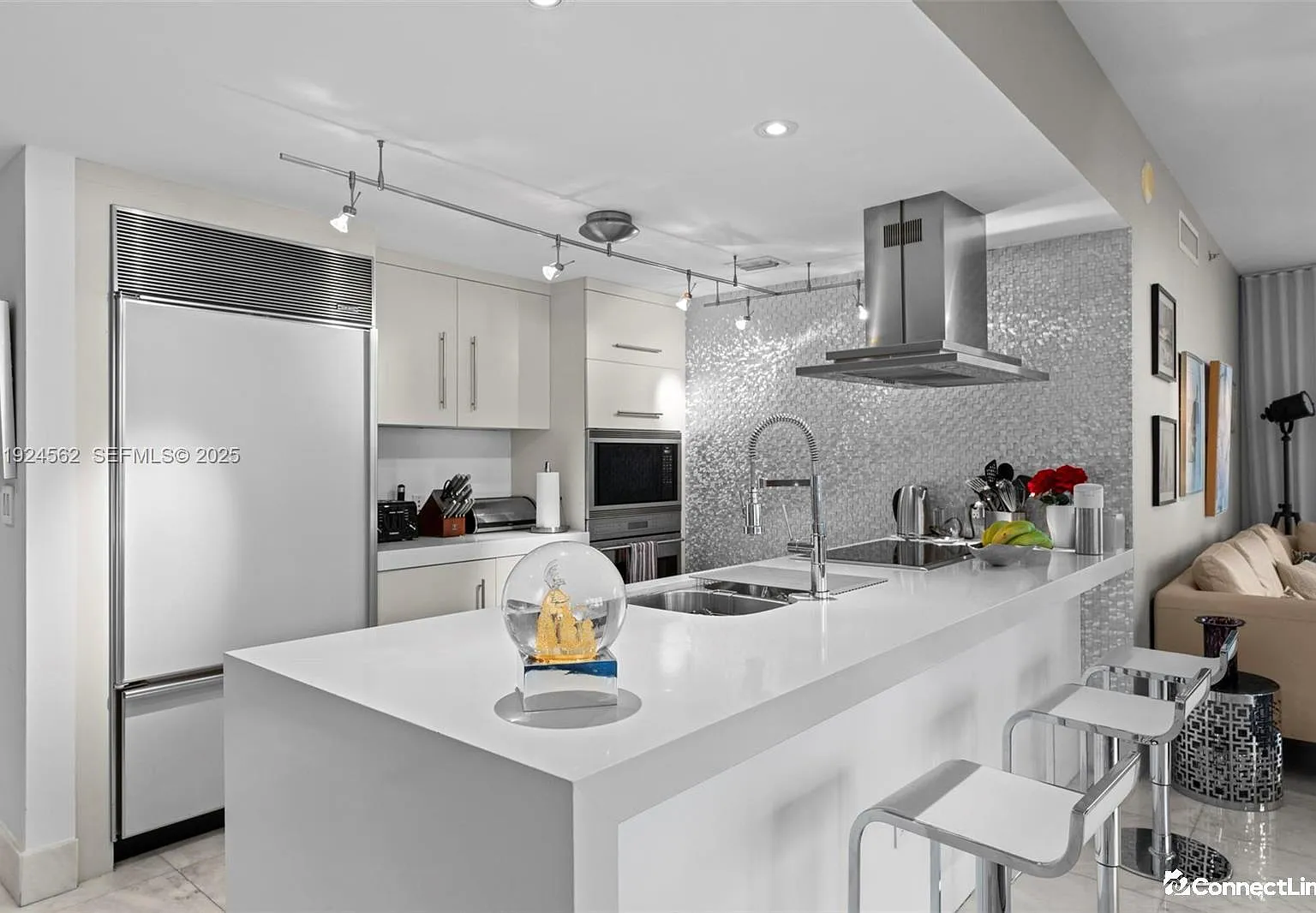 3 bed, 2.0 bath, $7,600 — Photo 4