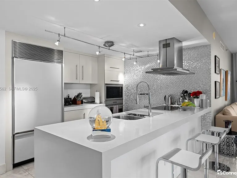 495 Brickell Ave #501 — Photo 4