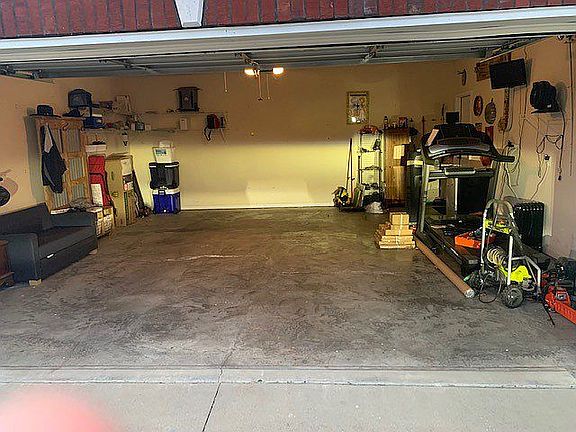 4th image of 102 E Tuscany Ct