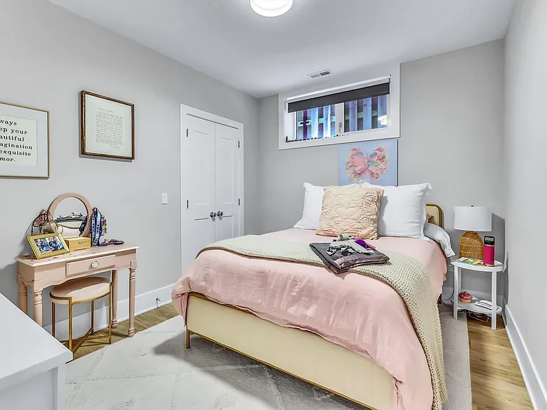 1647 W Irving Park Rd #1W — Photo 9