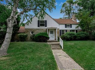 17 Morningside Ln, Williamsville, NY 14221