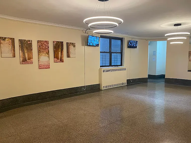 729 W 186th St #2D — Photo 8