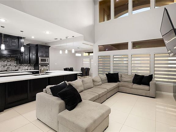 5th image of 1014 Hill Country Rd