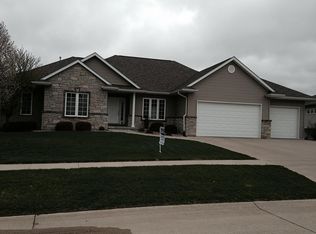2095 Rosewood Ridge Dr, Marion, IA 52302