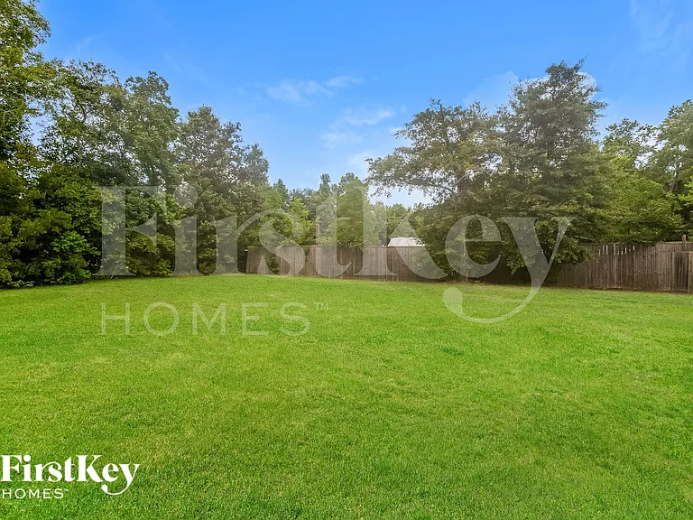 447 Stonefield Cir — Photo 18