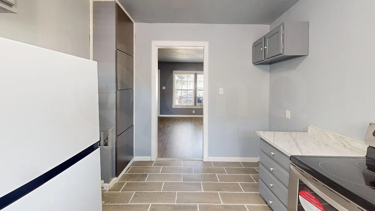 2 bed, 1.0 bath, 819 sqft, $1,300 — Photo 2