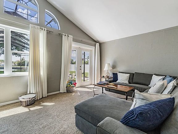 3rd image of 3210 Bayshore Blvd NE