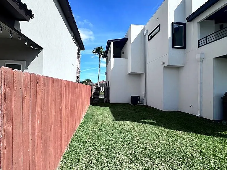 154 Oleander Dr — Photo 8