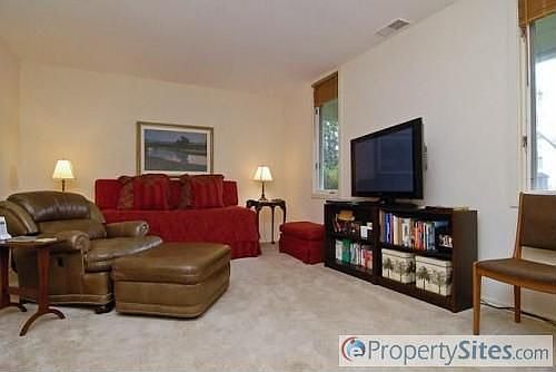 3rd image of 118 Crescent Ave