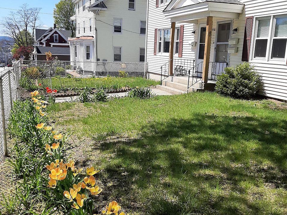 350 Bridge Street Front yard