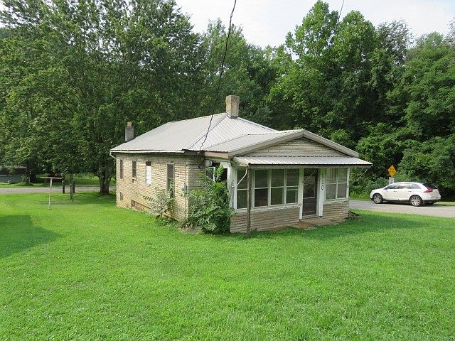 2nd image of 110 Cross Creek Rd