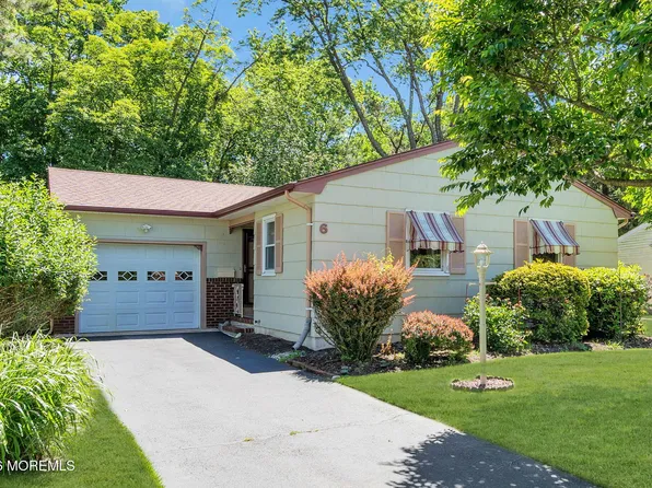 6 Woodbury Court, Toms River, NJ 08757