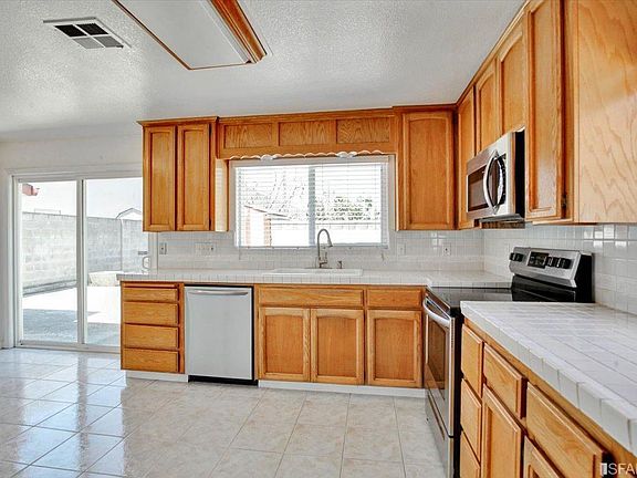 3rd image of 3014 McKinley Dr