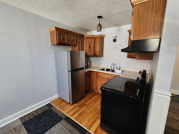 3rd image of 700 Spruce St #2