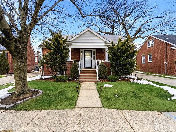 2nd image of 142 Liberty St