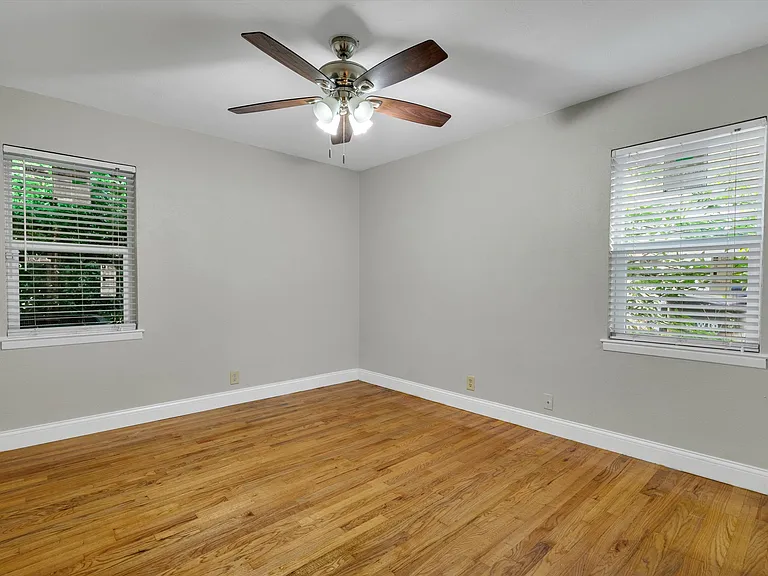 406 N Bonham Dr — Photo 24