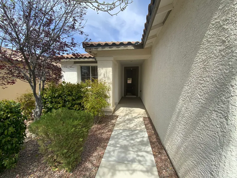 5406 Carrara Pointe St — Photo 2