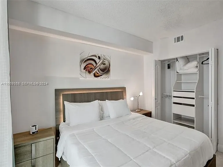 17555 Atlantic Blvd #1101 — Photo 37