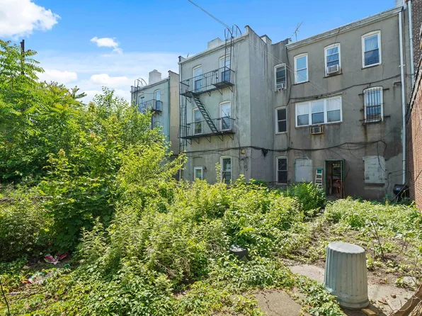 67-03 Myrtle Avenue image 33 of 36