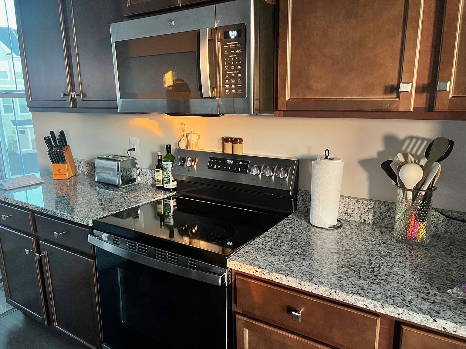 4 bed, 3.5 bath, 1944 sqft, $800 — Photo 3