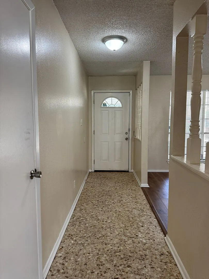 Welcome home to 6919 Moon Lake! — Photo 3