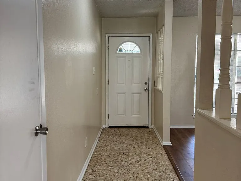 6919 Moon Lake Dr — Photo 3