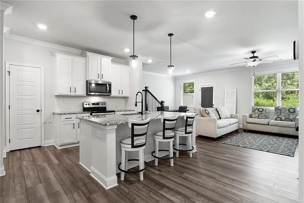 3 bed, 2.5 bath, 1894 sqft, $2,100 — Photo 3