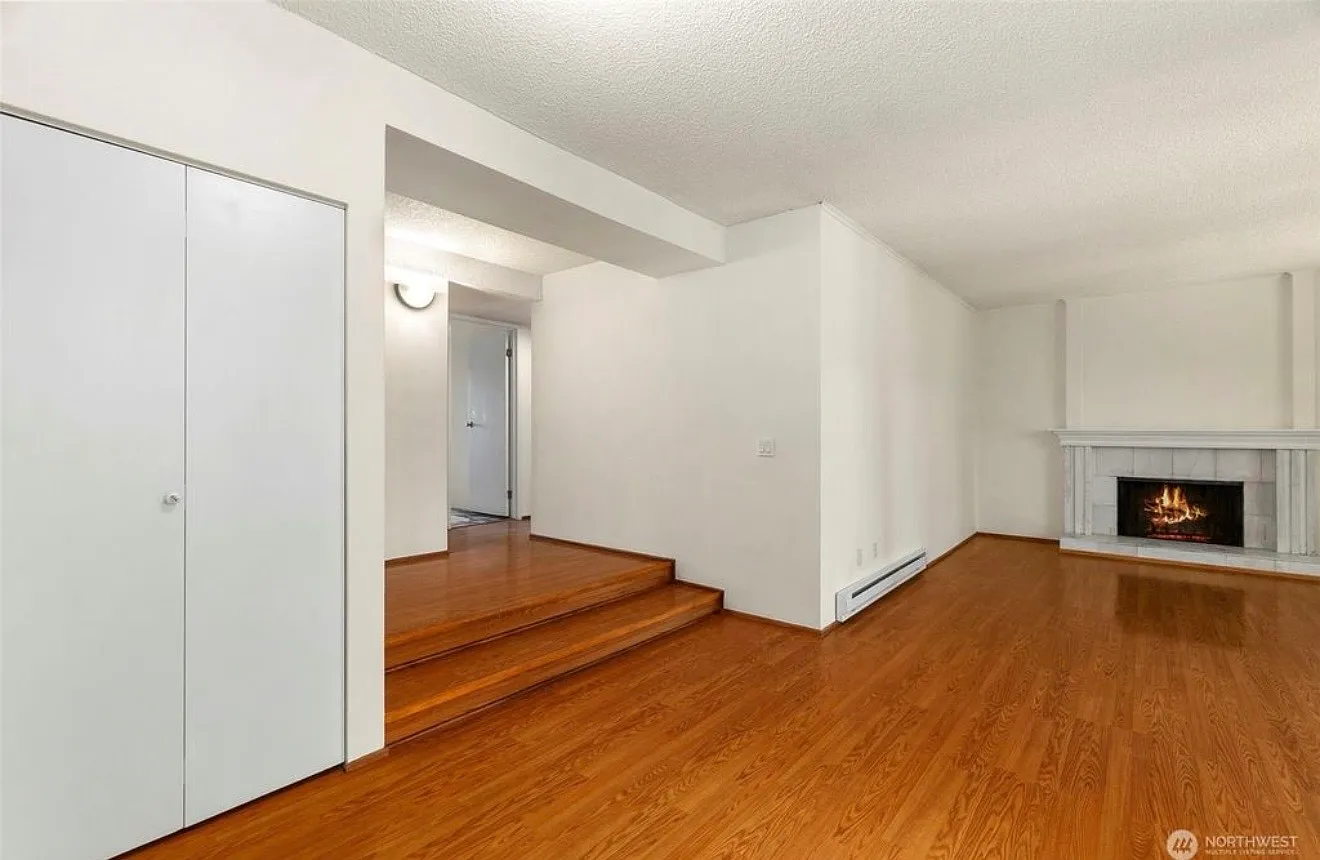2 bed, 936 sqft, $2,200 — Photo 3