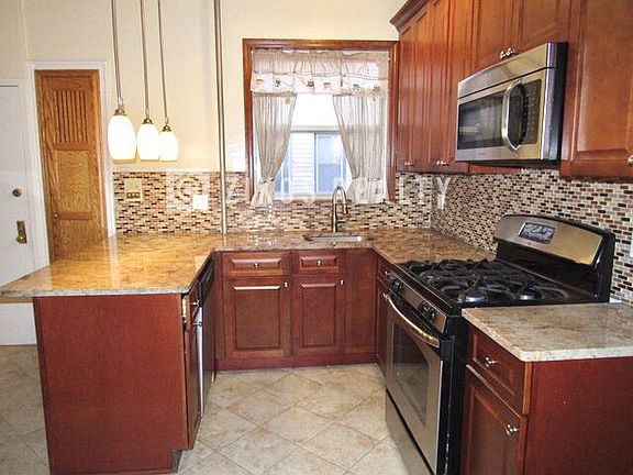 2nd image of 2529 34th St APT 1R