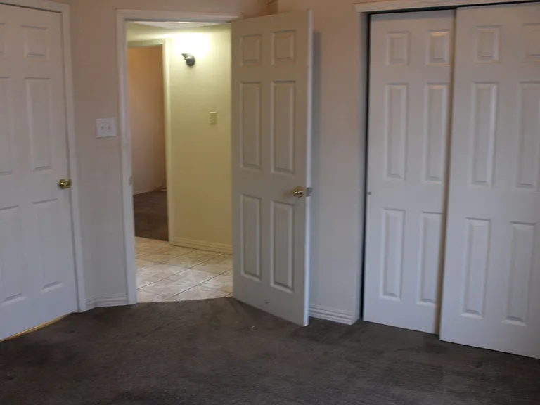 10936 Whitehall Dr — Photo 17