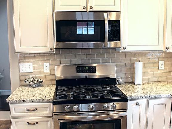 4th image of 90 Walworth St