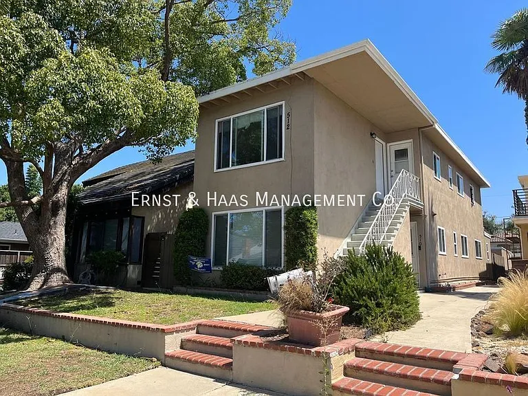 510 Roycroft Ave — Photo 1