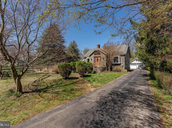 537 Red Fox Ln, Wayne, PA 19087